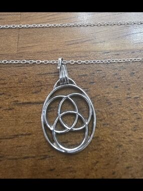Coleman Sterling Silver Family Medallion Filligree Pensant with Necklace 925 18"